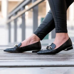 Mocassim Com Corrente Em Dourado Verona-171 Em Preto Croco